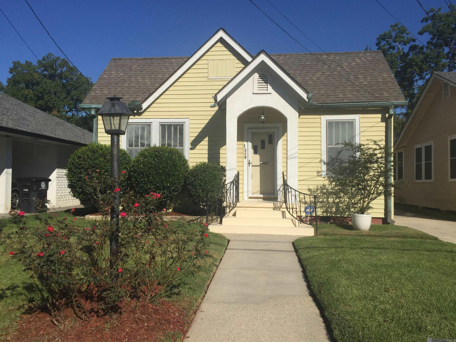 Property Photo: 219 Westmoreland Dr LA 70806