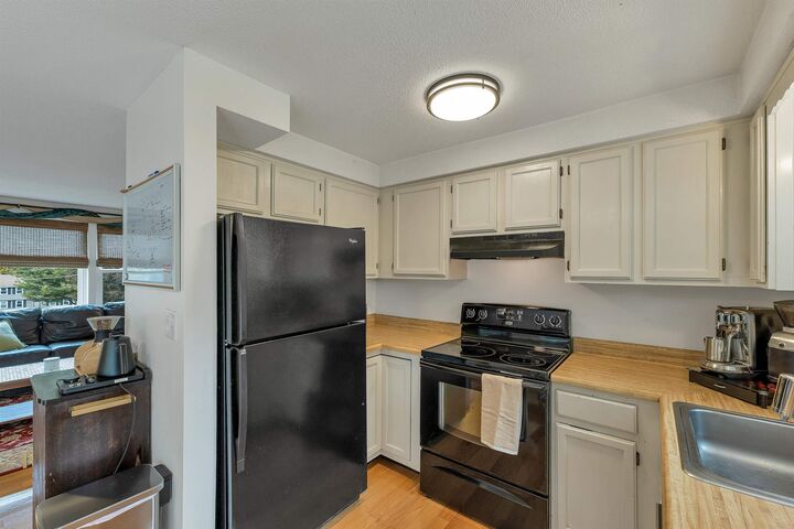 Property Photo:  28 Killian Drive  NH 03062 