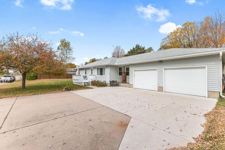 Property Photo:  236 Knollwood Street W  MN 55302 