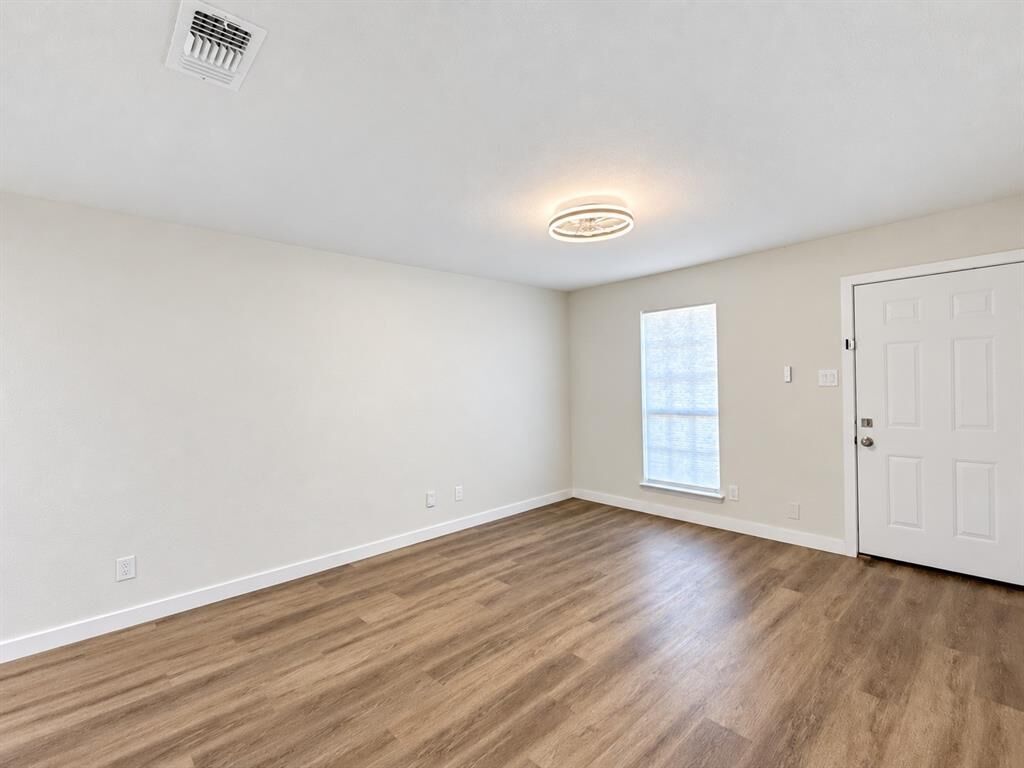 Property Photo:  1000 Mary Street  TX 76010 