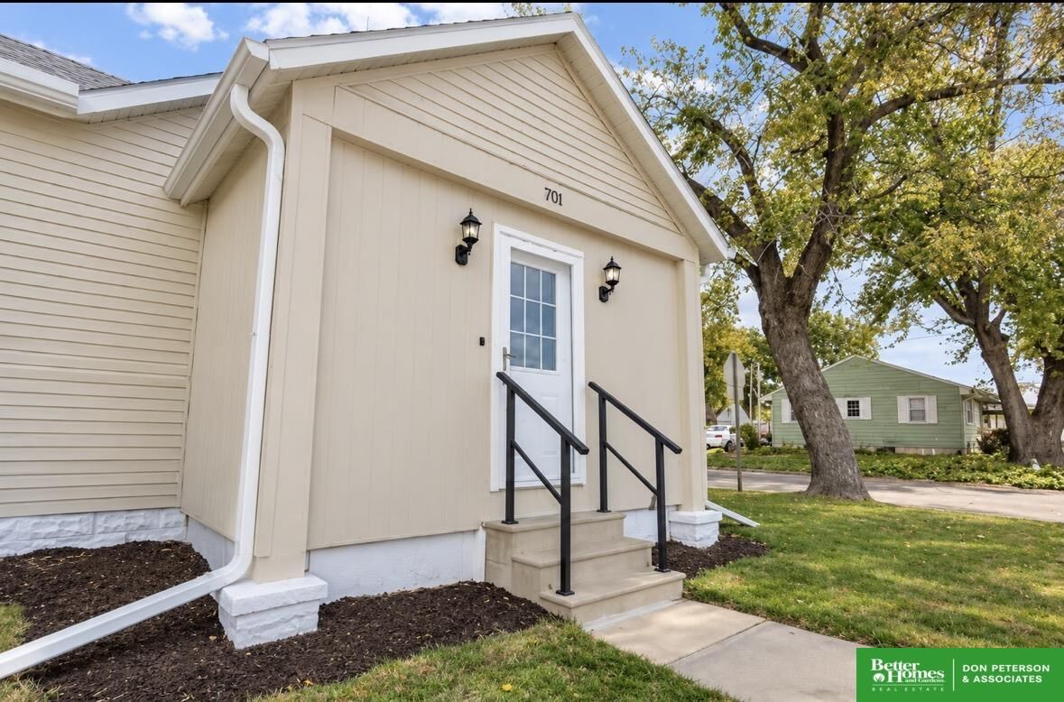 Property Photo: 1150 E 12th Street NE 68025