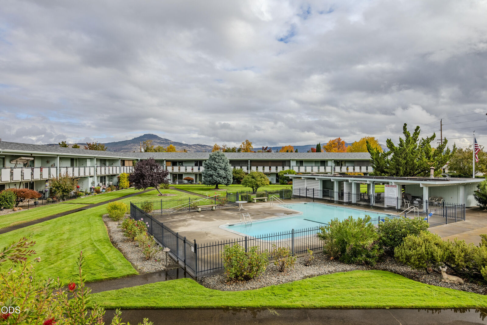 Property Photo: 737 Stevens Street 205 OR 97504