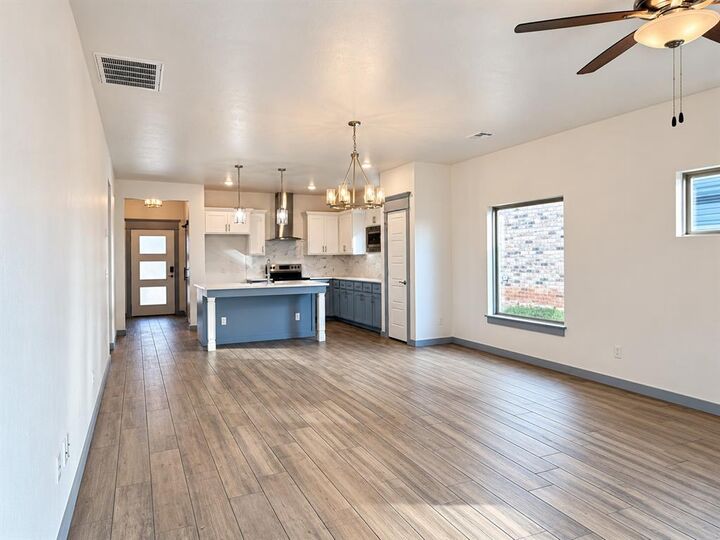 Property Photo:  200 E 6th Street  OK 73007 