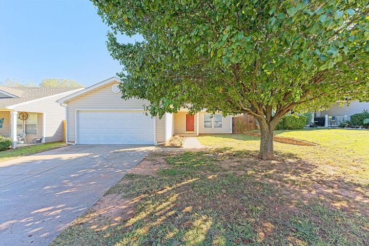 Property Photo: 2421 Hunting Horse Trail OK 73071