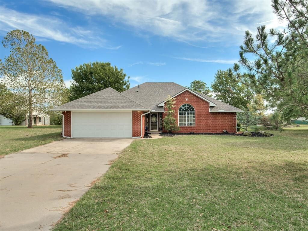 Property Photo: 1085 Pioneer Road OK 73089