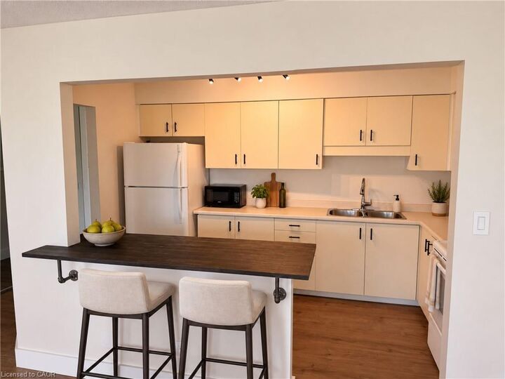 Property Photo: 30 Hugo Crescent 306 ON N2M 3Z2