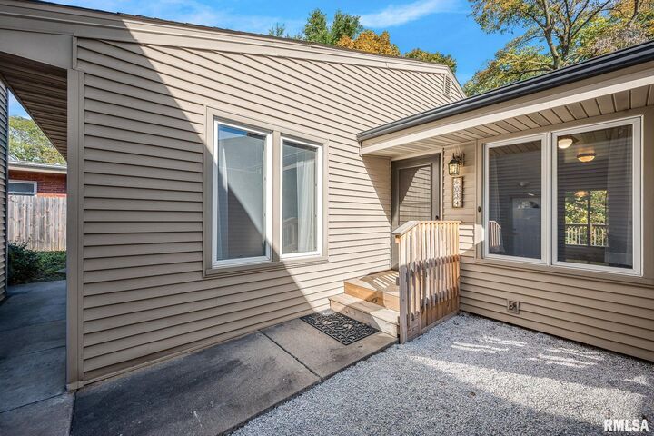 Property Photo:  6034 N Knoxville Avenue  IL 61614 