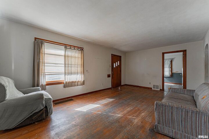 Property Photo:  610 4th Street  IL 62656 