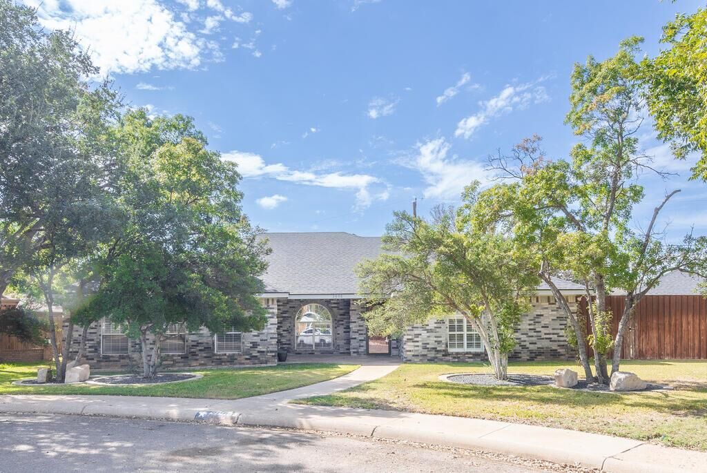 Property Photo: 2608 Keswick Cove TX 79705