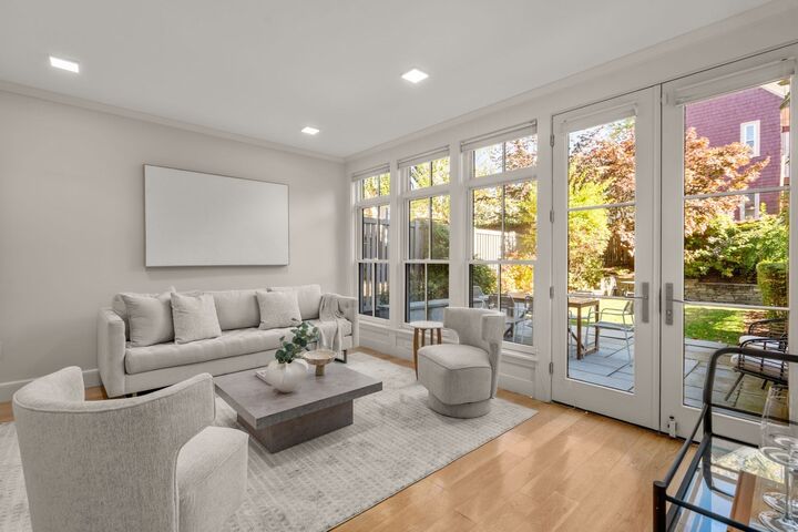 Property Photo:  136 Banks St 136  MA 02138 