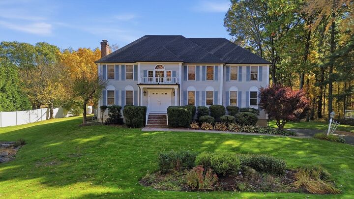 Property Photo:  8 Cloverfield Dr  MA 01810 