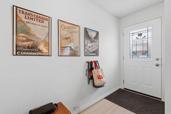 Property Photo:  6 Bermuda Lane NW  AB T3K 2K2 