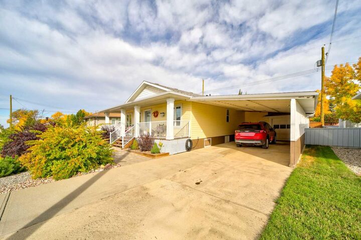 Property Photo:  213 17th Street  AB T0L 0Z0 