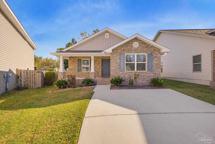 Property Photo:  873 Smiley Cir  FL 32514 