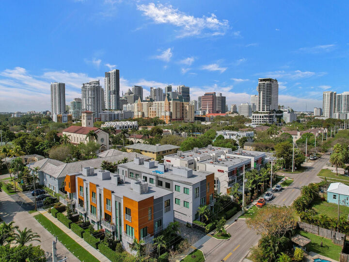Property Photo:  924 NE 4th Street  FL 33301 