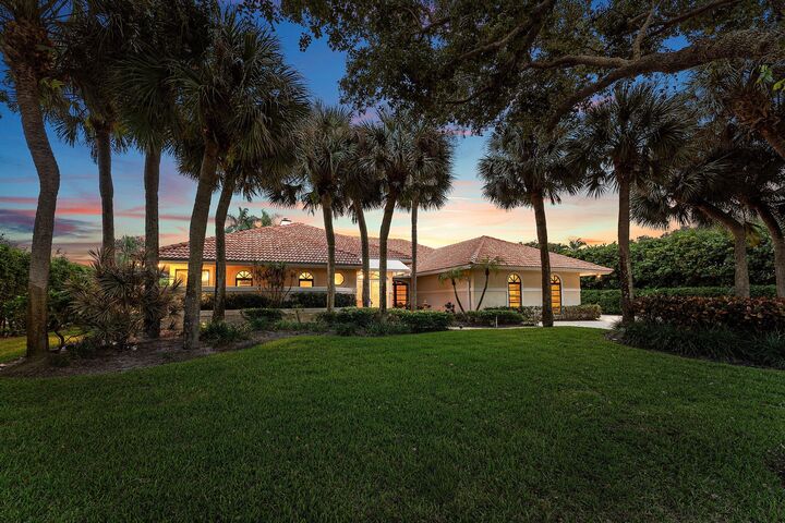 Property Photo: 10126 SE Royal Tern Way FL 33469