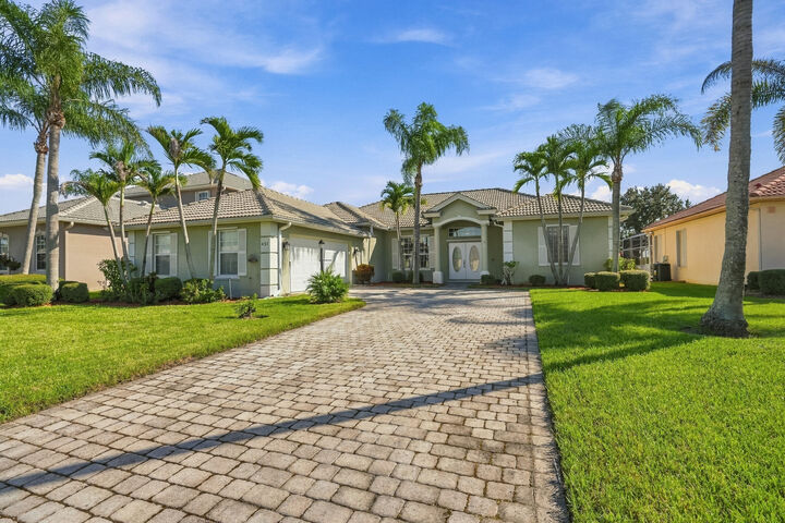Property Photo: 437 NW Canterbury Court FL 34983