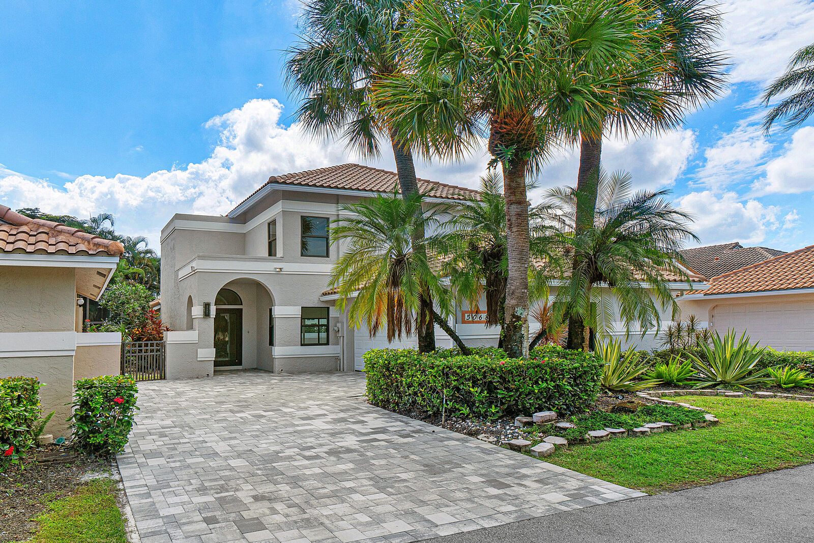 Property Photo:  5068 Via De Amalfi Drive  FL 33496 