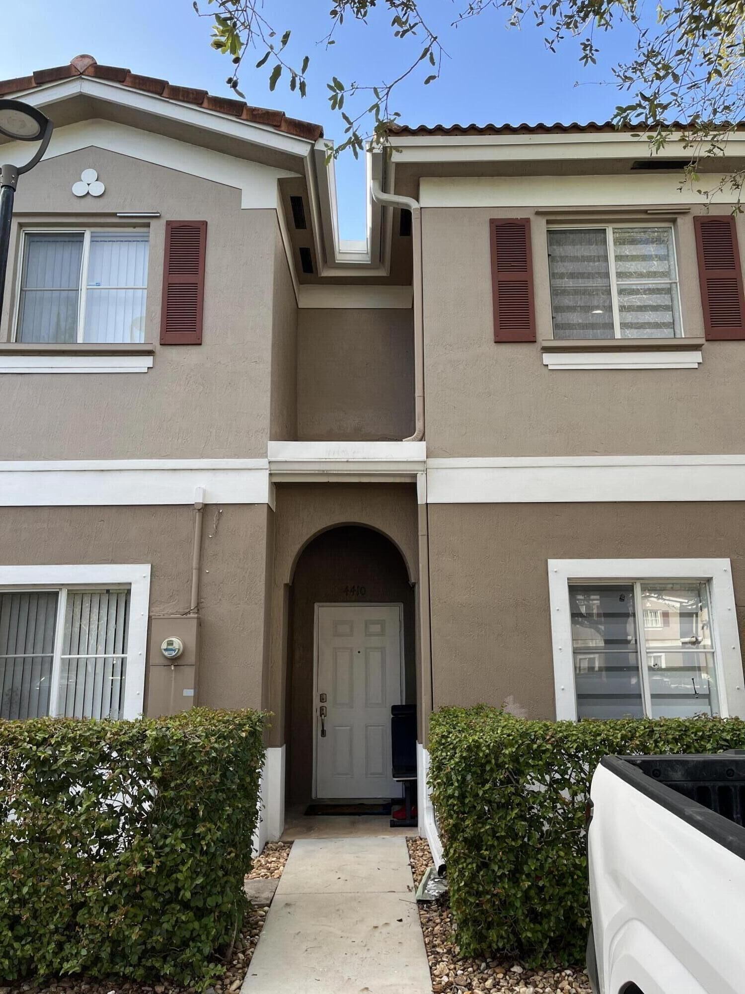 Property Photo:  4410 Woodland Circle  FL 33319 