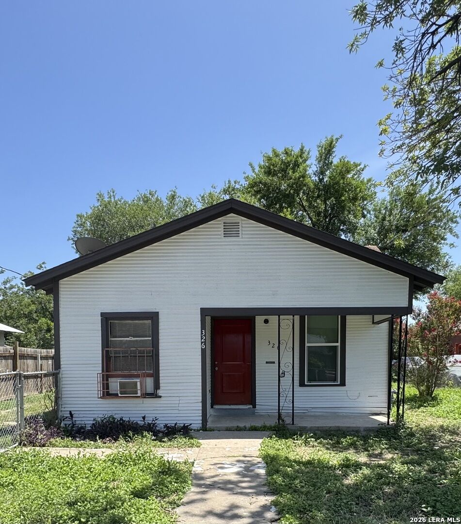 Property Photo: 326 Stonewall St TX 78214