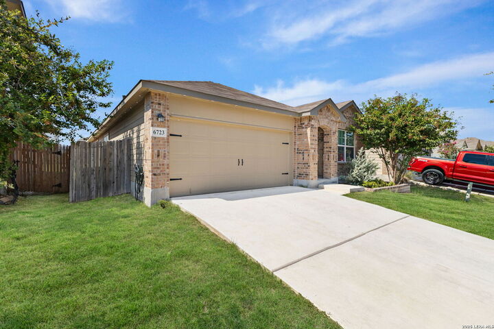 Property Photo: 6723 Hoffman Pln TX 78252