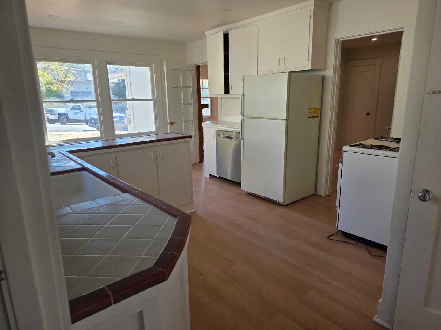 Property Photo:  1556 James Avenue  CA 94062 