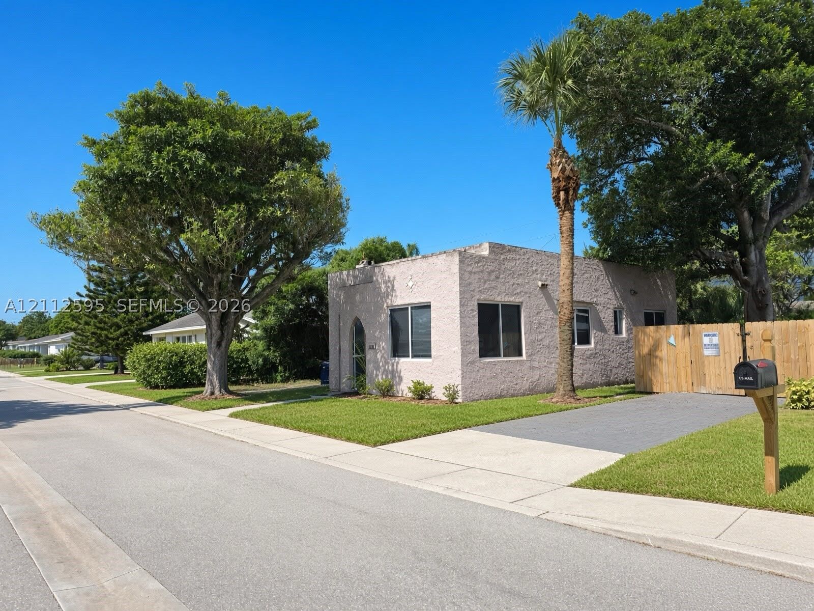 Property Photo: 1154 W 25th St 1154 FL 33404