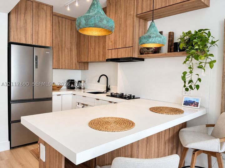 Property Photo:  700 Biltmore Way 1008  FL 33134 