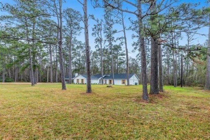 Property Photo: 25228 Highway 165 LA 70648
