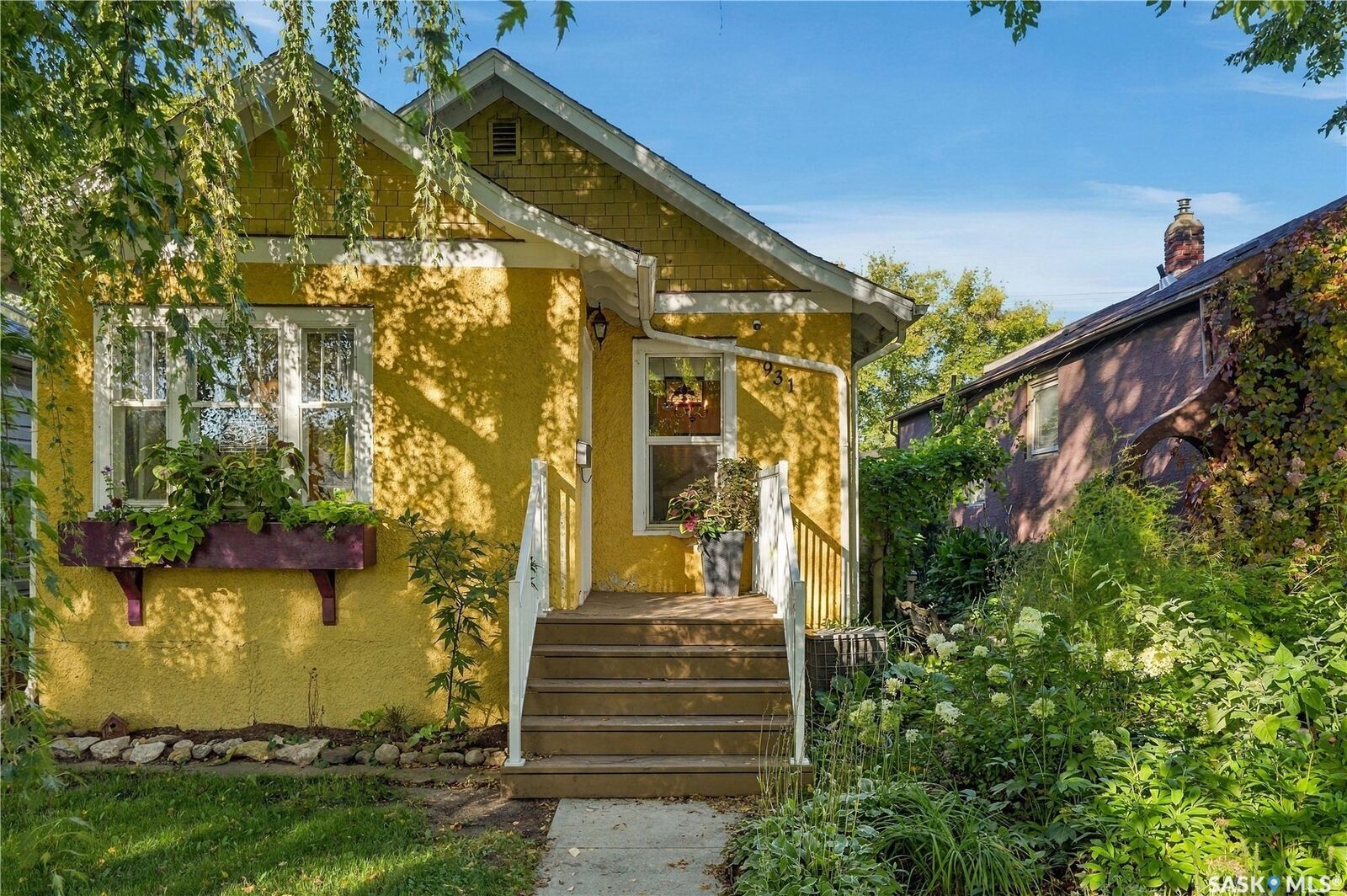 Property Photo: 931 4th Avenue N SK S7K 2N5