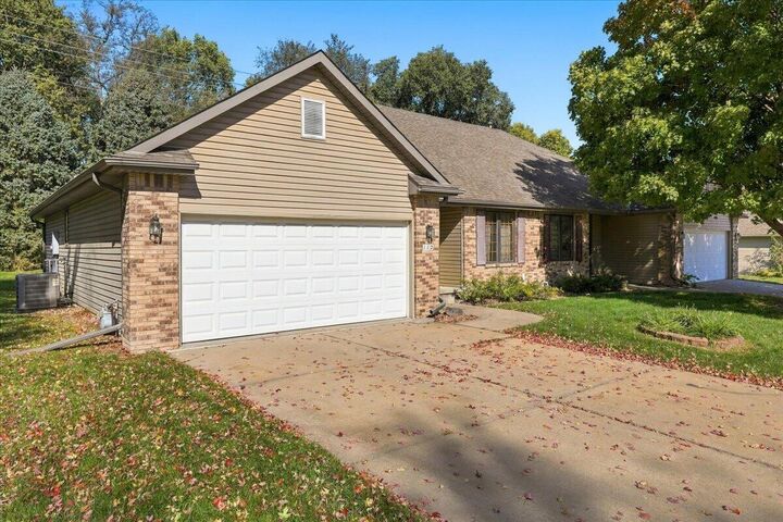 Property Photo:  112 W Ferndale Drive  IA 51503 