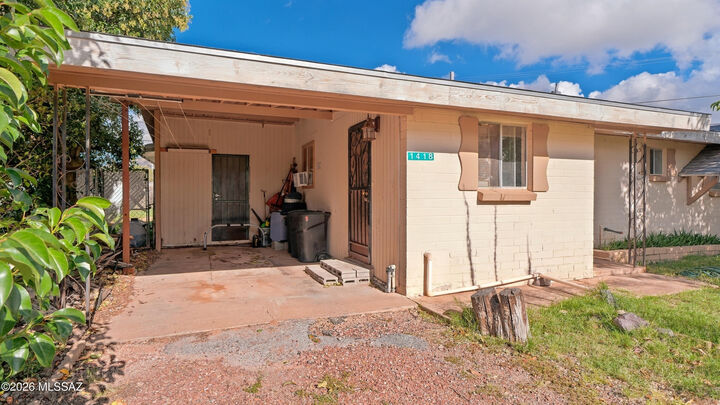 Property Photo:  1418 S Calle De Rosas  AZ 85603 