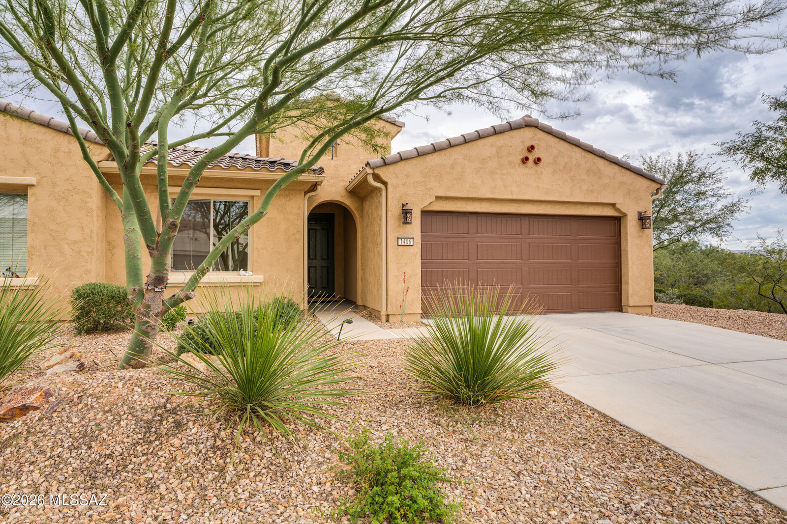 Property Photo:  1406 E Blue Granite Drive  AZ 85614 