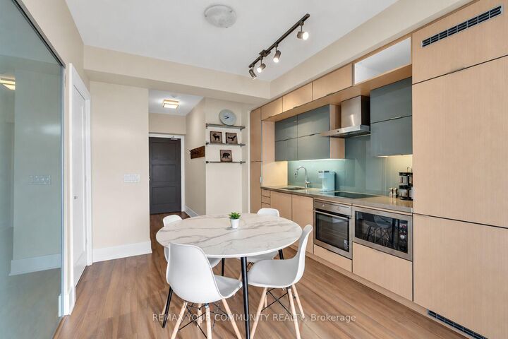 Property Photo:  300 Front Street W 4202  ON M5V 0E9 