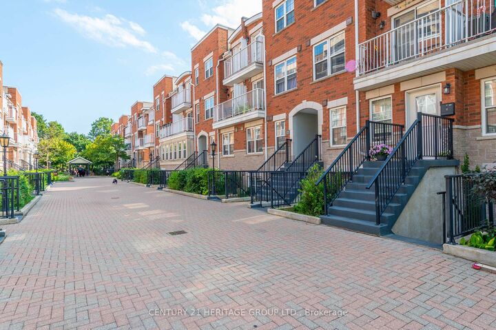 Property Photo: 37 Four Winds Drive 24 ON M3J 1K7