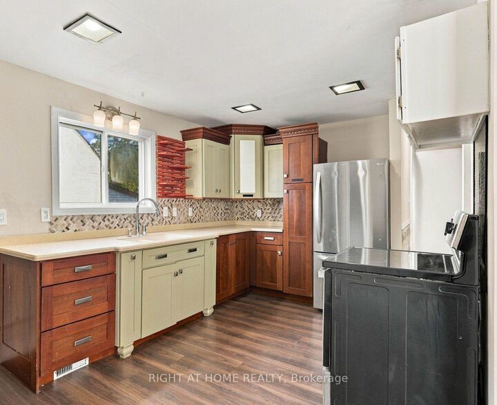 Property Photo:  14 Harriet Street  ON K8V 4L4 
