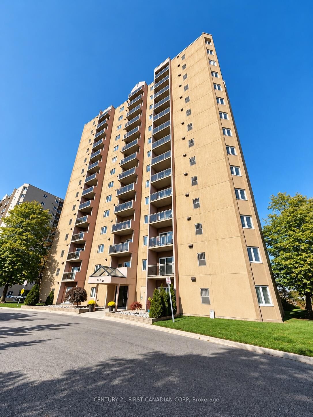 Property Photo:  860 Commissioners Road E 401  ON N6C 5Y8 