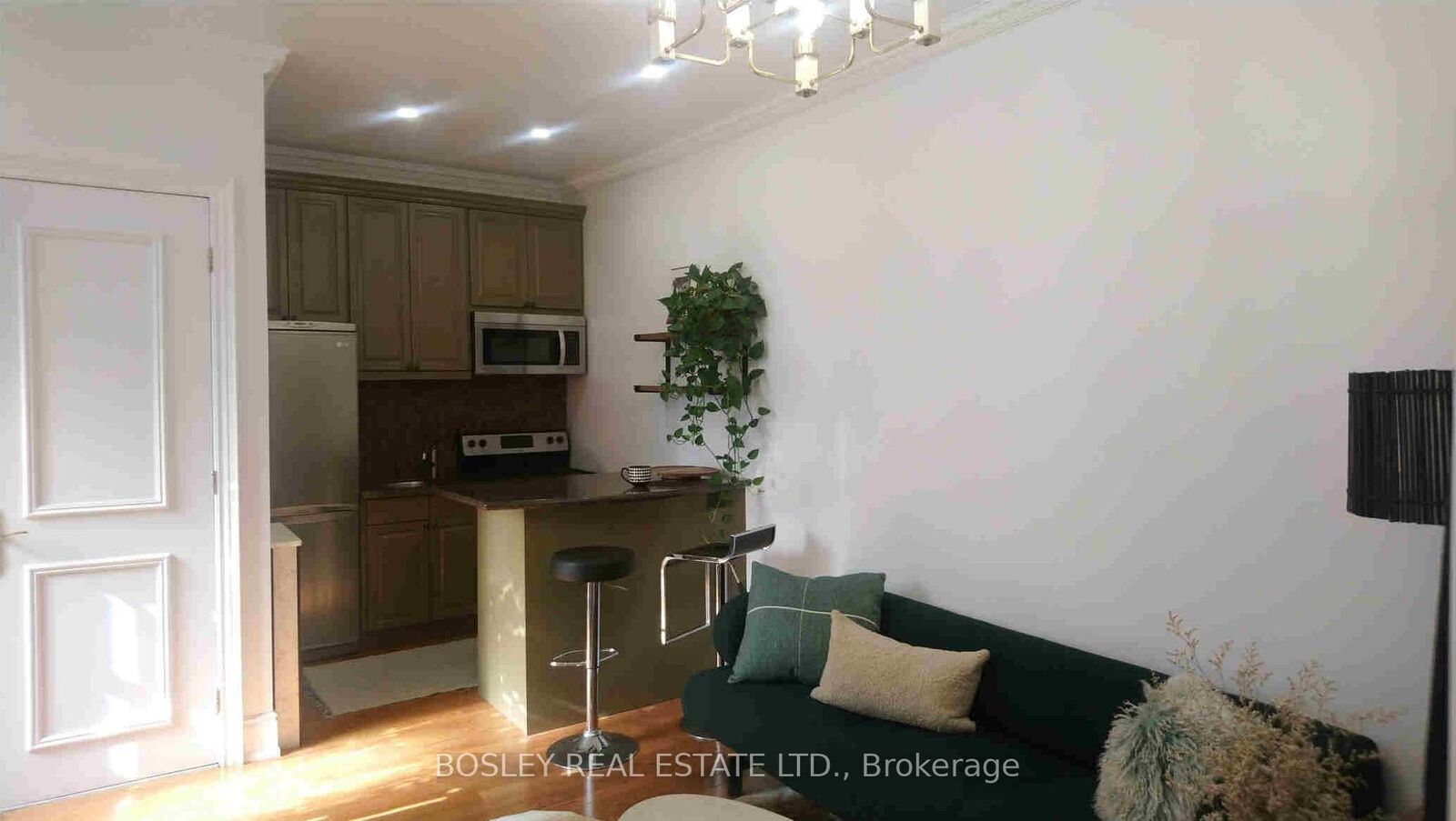 Property Photo:  21 Lansdowne Avenue 2  ON M6K 2V7 