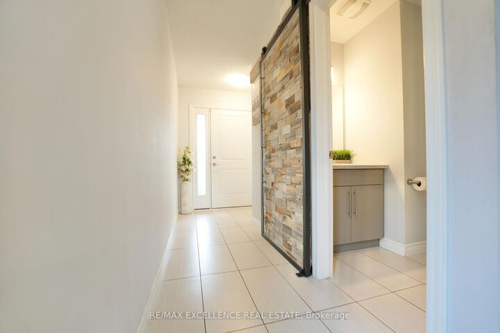 Property Photo:  1954 Foxridge Crescent  ON N6G 0L8 