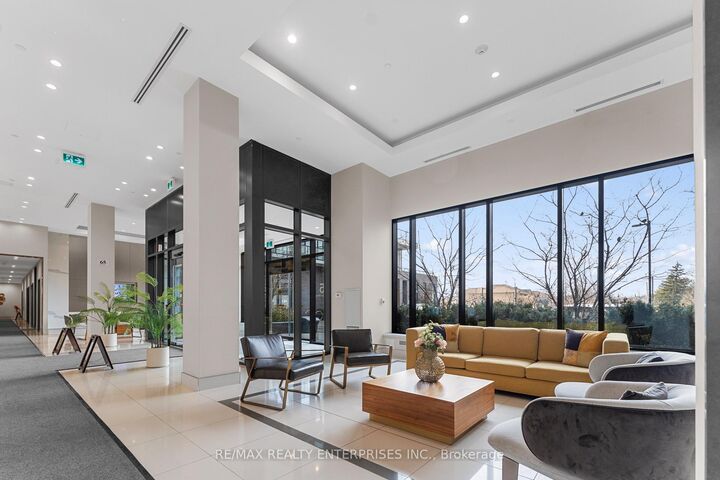 Property Photo: 35 Watergarden Drive 3212 ON L5R 0G8
