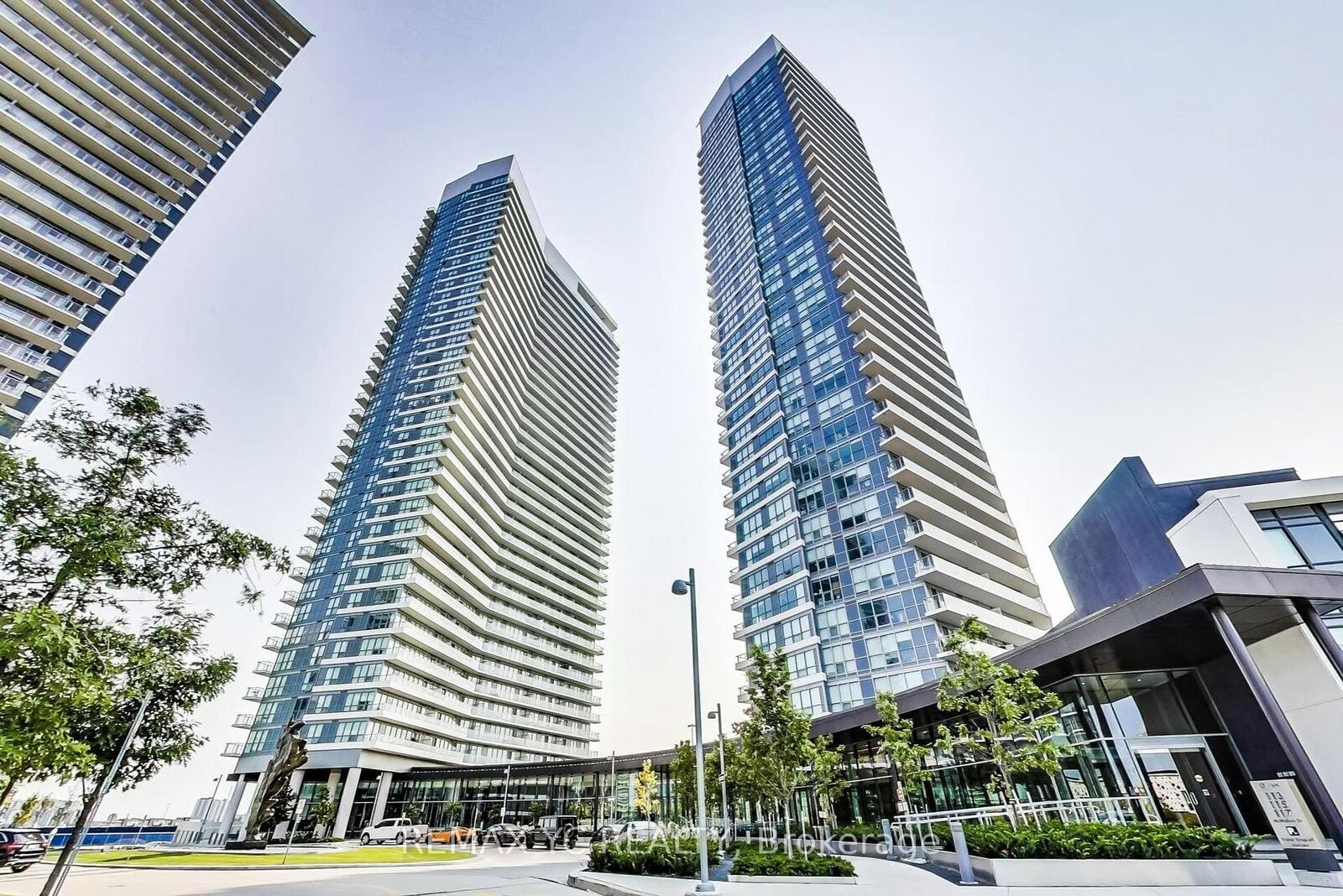 Property Photo:  117 McMahon Drive 3905  ON M2K 0E4 