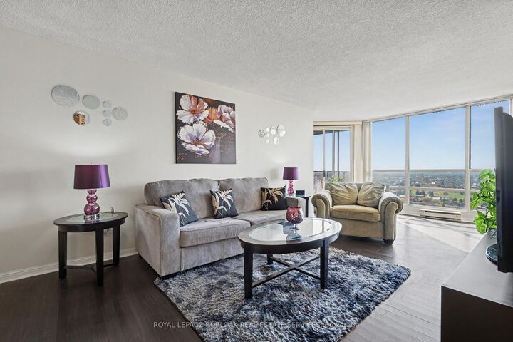 Property Photo: 45 Kingsbridge Garden Circle 2407 ON L5R 3K4