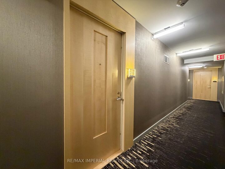 Property Photo:  45 Charles Street E 4011  ON M4Y 0B8 