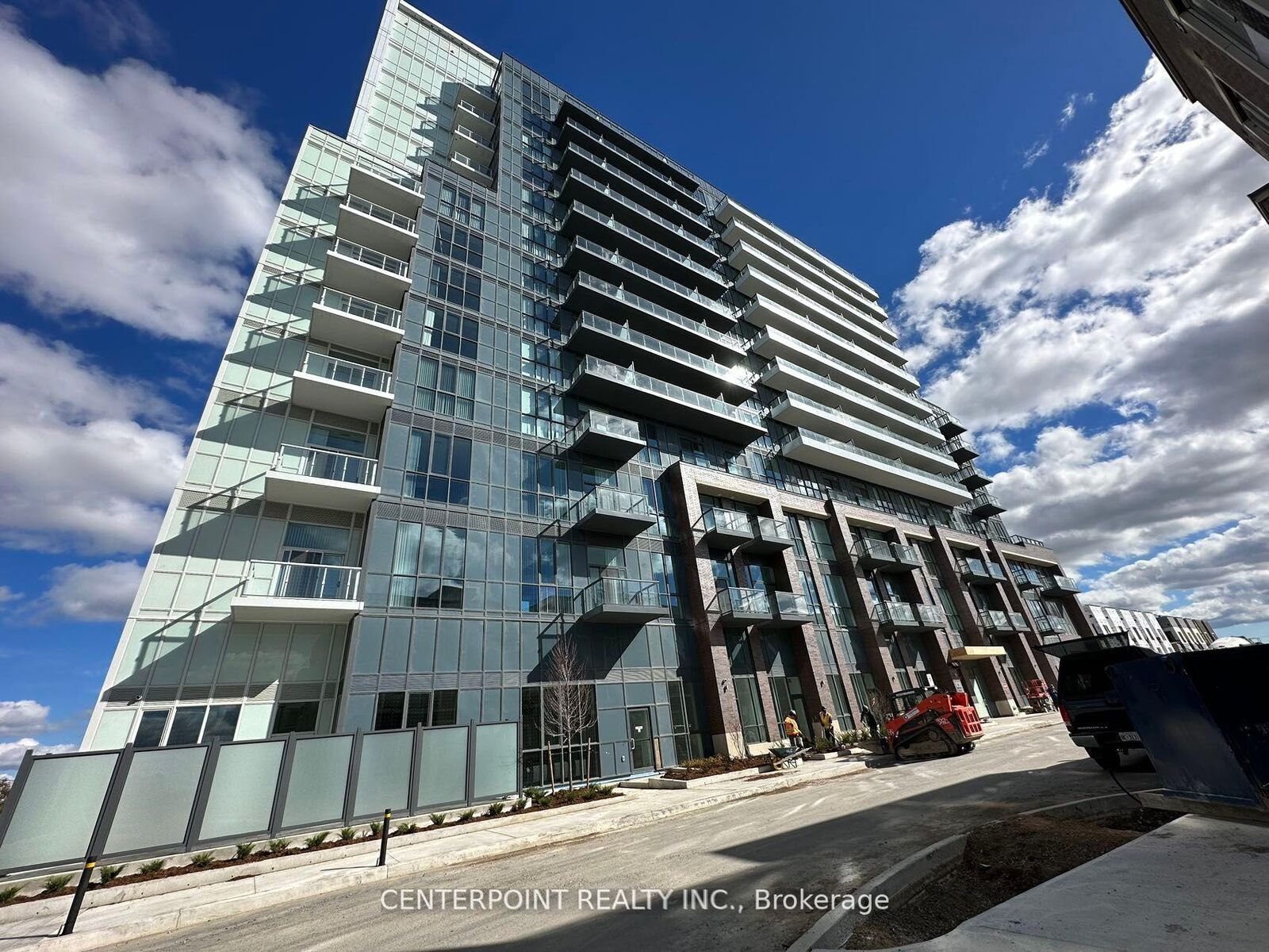 Property Photo:  60 Honeycrisp Crescent 615  ON L4K 0M5 