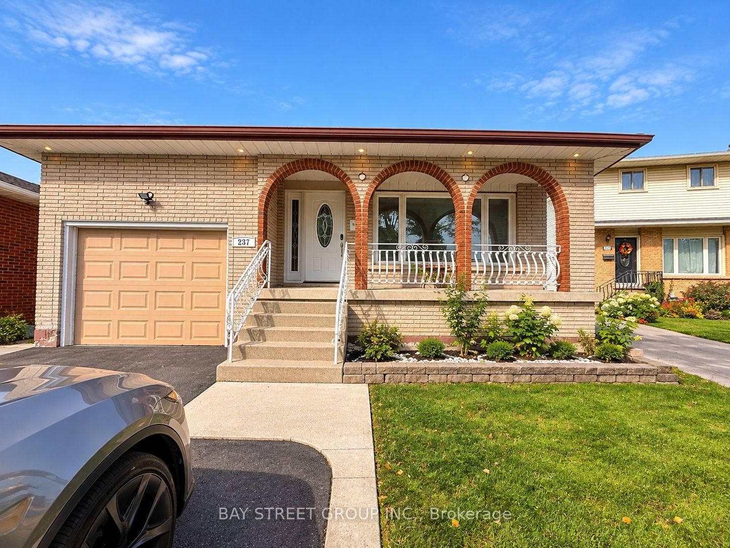 Property Photo:  237 Lawnhurst Court Upper Level  ON L8V 4R4 