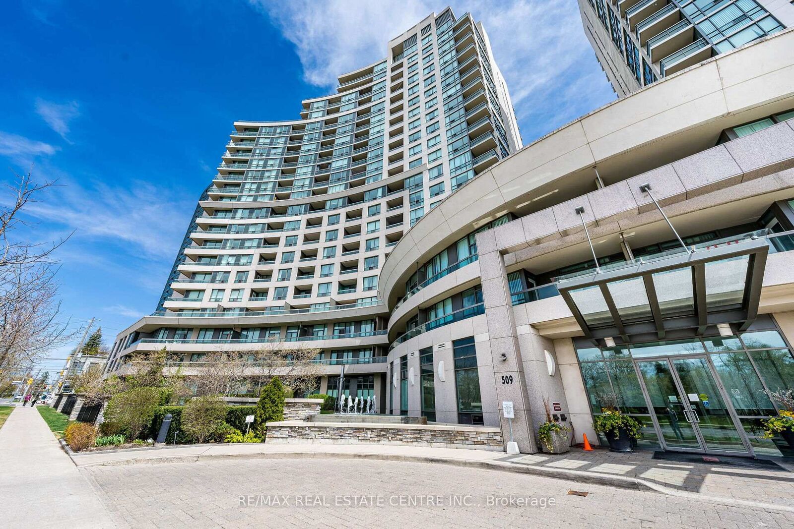Property Photo:  509 Beecroft Road 1817  ON M2N 0A3 