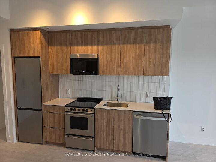 Property Photo: 3008 William Cutmore Boulevard 716 ON L6H 8E7