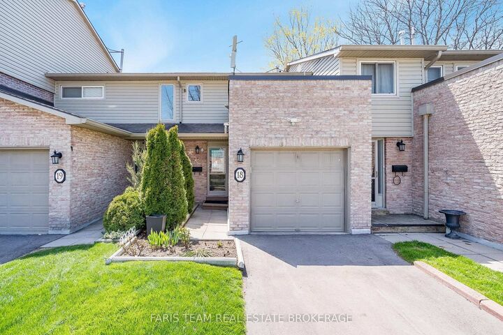Property Photo: 2075 Asta Drive 18 ON L5A 2T5