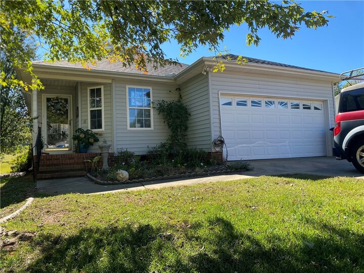 Property Photo: 2109 Rolling Green Road SC 29621