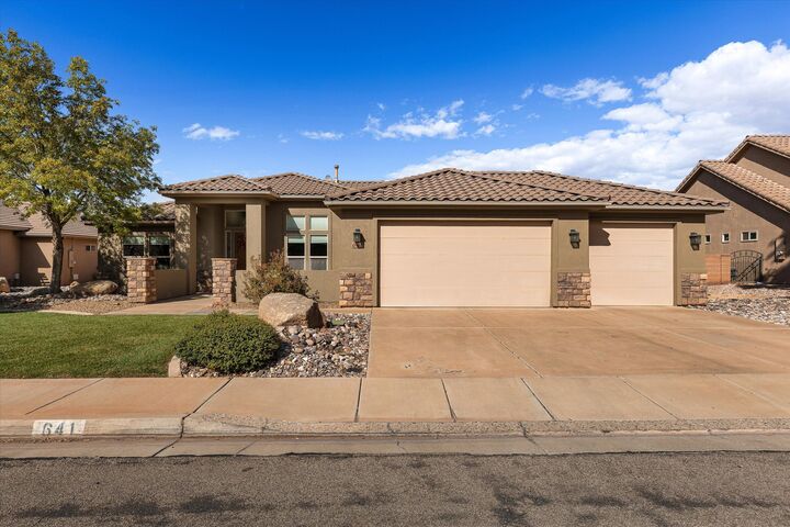 Property Photo:  641 E Sonoran Dr  UT 84780 